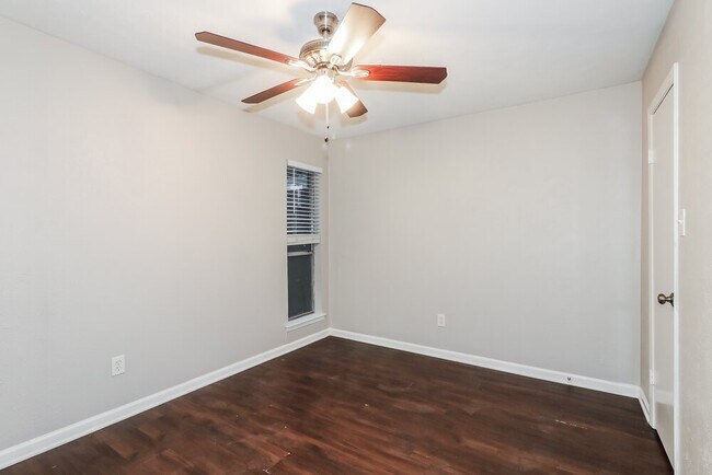 Building Photo - 1909 Chelsea Ct