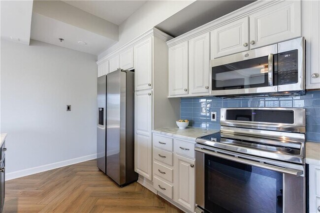 Building Photo - 2161 Peachtree Rd NE