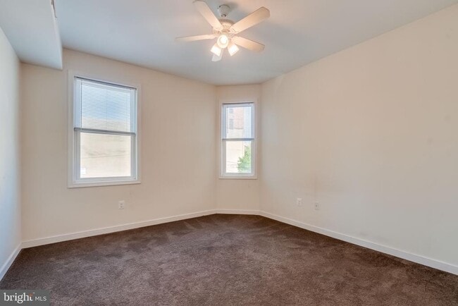 Building Photo - 910 S Charles St