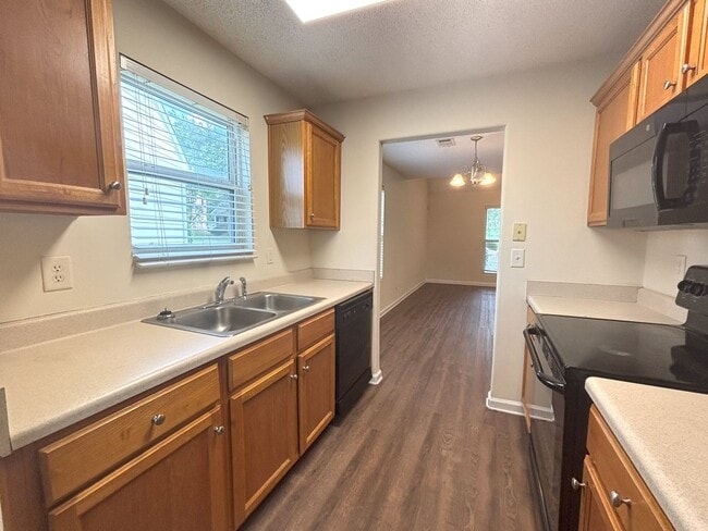 Building Photo - 3br house near Downtown