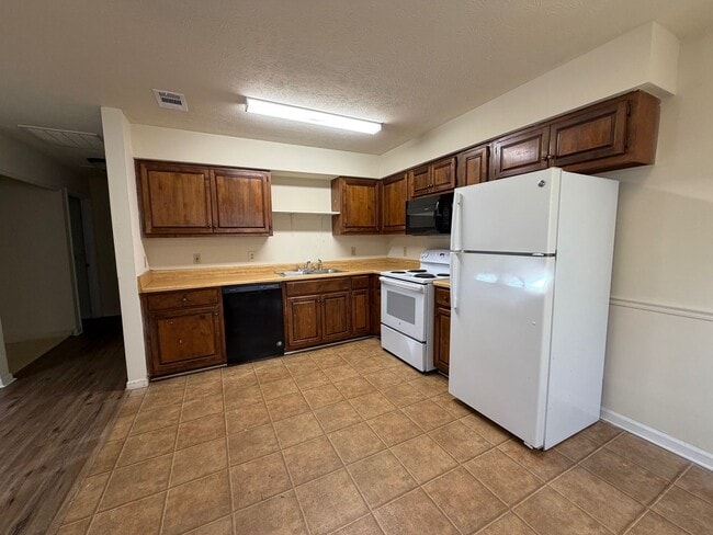 Primary Photo - 1337 Kent Dr