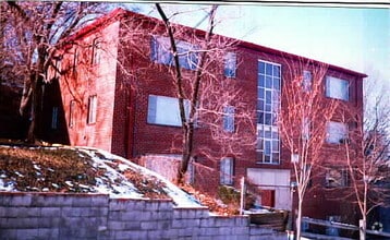 Building Photo - Brentwood Apartments