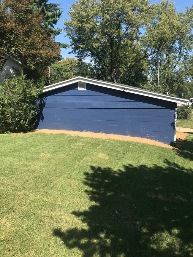 Building Photo - 2 Bedroom,  Renovated, Energy Effecient, Home for Rent