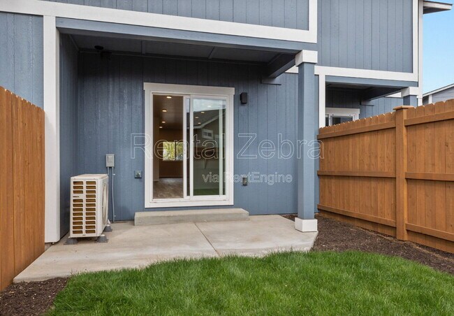 Building Photo - 1682 SW Salmon Ave