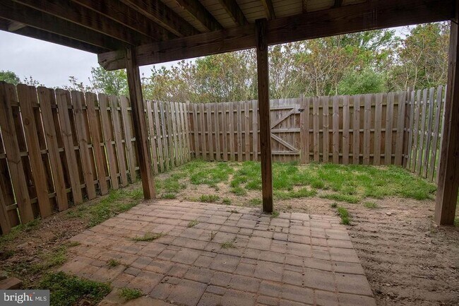 Building Photo - 5620 Queen Anne Ct