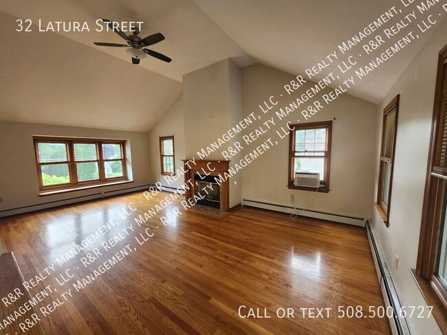 Building Photo - 32 Latura St