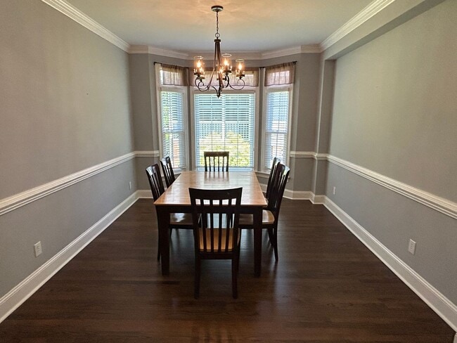 Building Photo - 4 Bed | 2.5 Bath Furnished House in Morris...