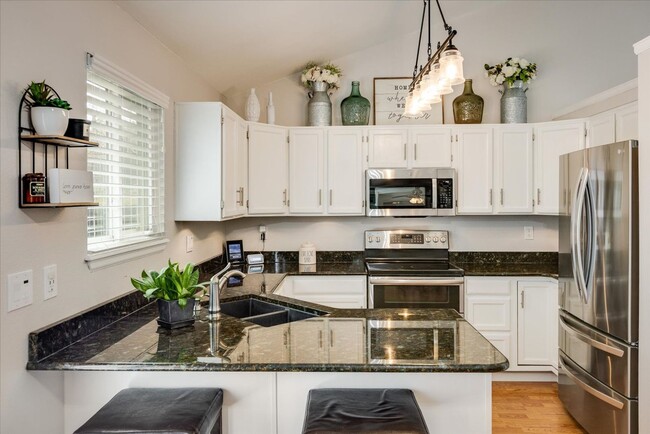 Building Photo - Beautifully updated 4Bd/3Ba Arvada Home
