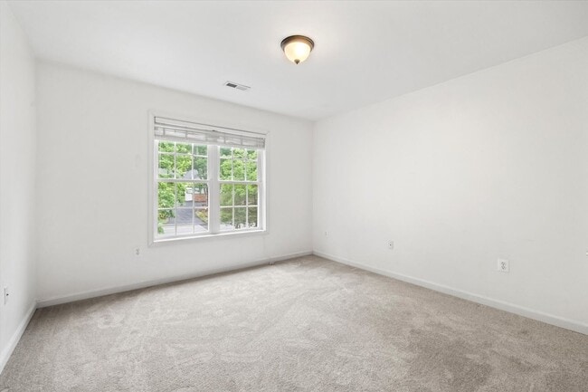 Building Photo - Amenity filled and Gated Community
