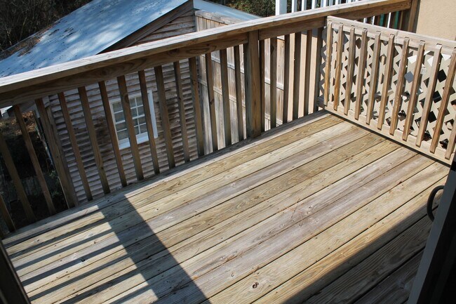 Building Photo - Spacious, Open Floor Plan at the end of 81st Street on the State Park!