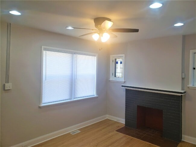 Building Photo - 4634 Ray Ave