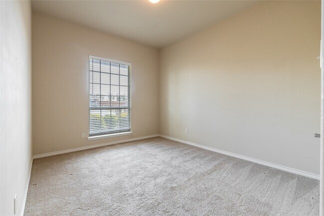 Building Photo - 1112 Hiddencreek Dr