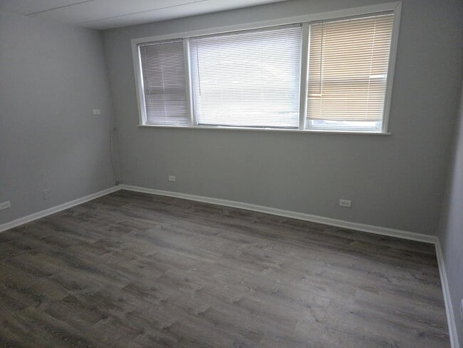 Building Photo - 446 N Ardmore Ave