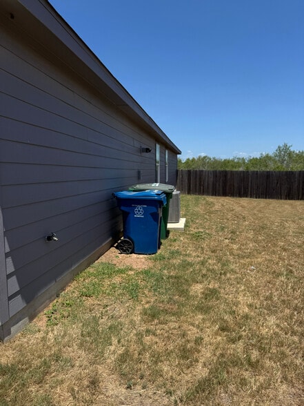 Building Photo - 607 Vermilion