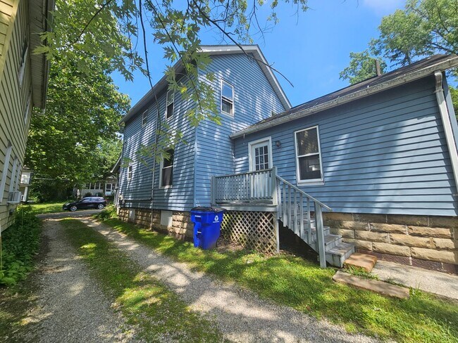 Building Photo - 449 S Prospect St