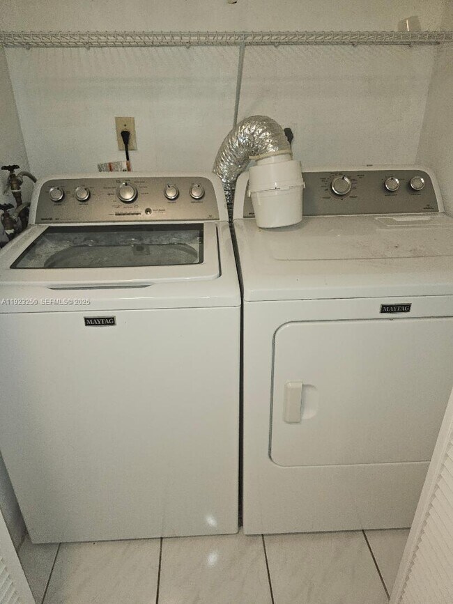 Building Photo - 14250 SW 62nd St