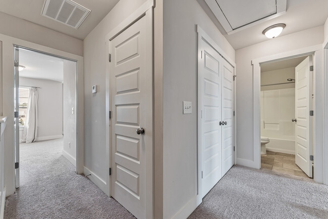 Building Photo - 6010 Stonewater Ct