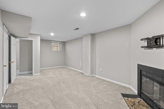 Building Photo - 1305 S Potomac St