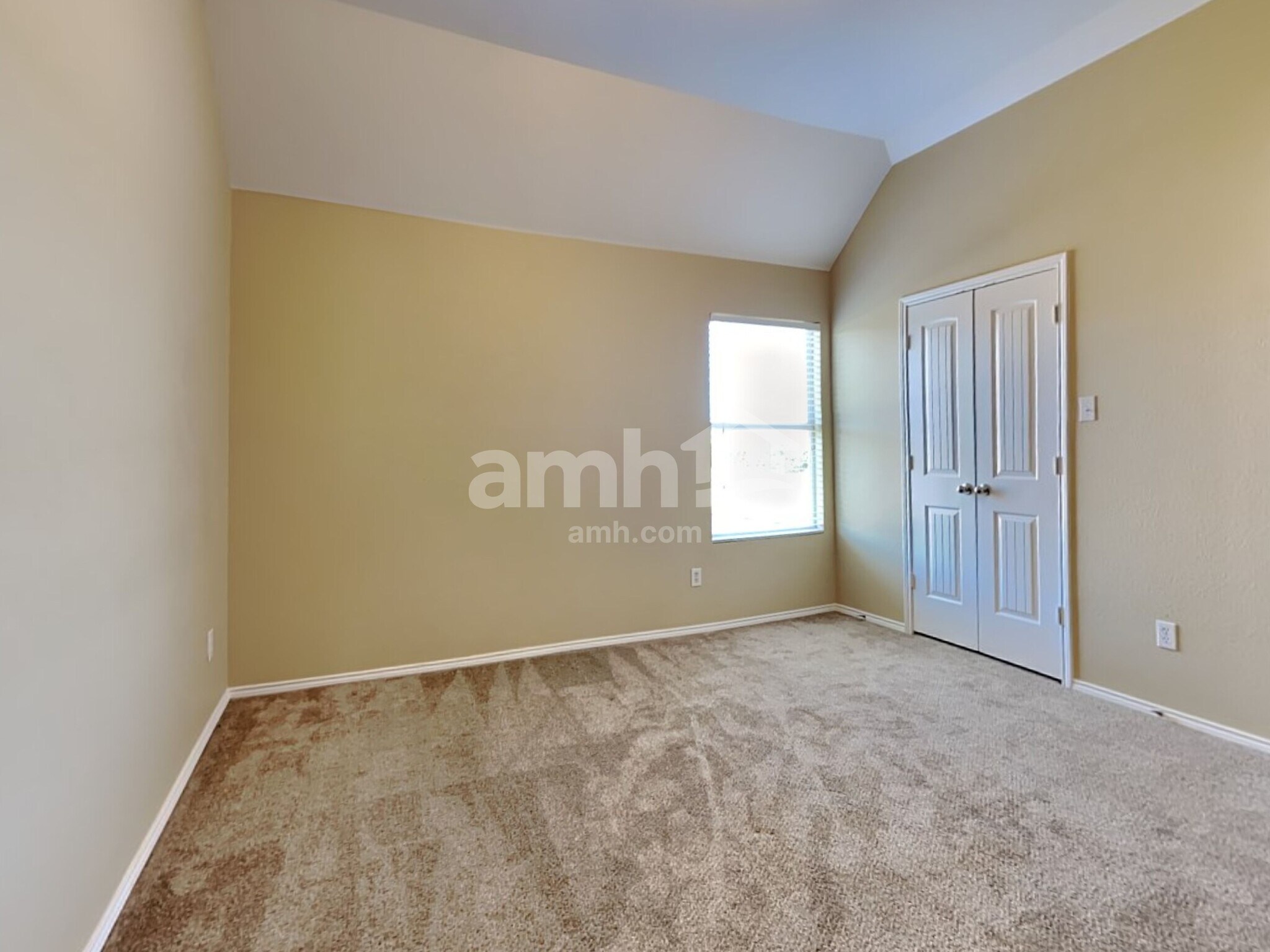 Building Photo - 704 Rolling Hills Ln
