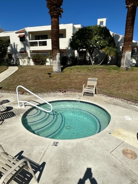 Wonderful outdoorJacuzzi - 255 E Avenida Granada