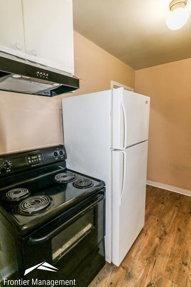 Building Photo - Completely remodeled 4 bedroom house just ...