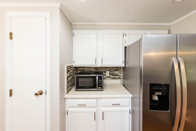 Building Photo - 8047 Simfield Rd