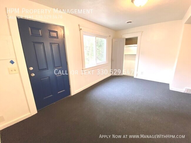 Building Photo - 1415 Yale Ave NW