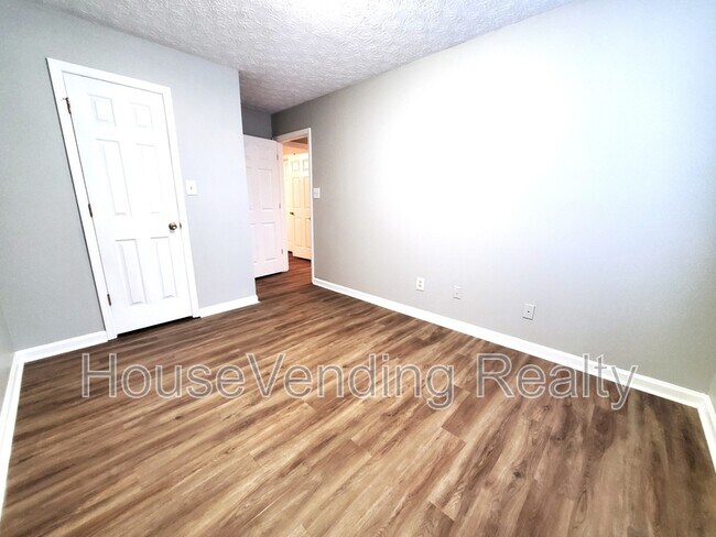 Building Photo - 9734 Hawkdale Ln