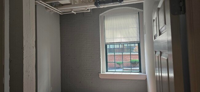 Building Photo - 160 Lafayette St