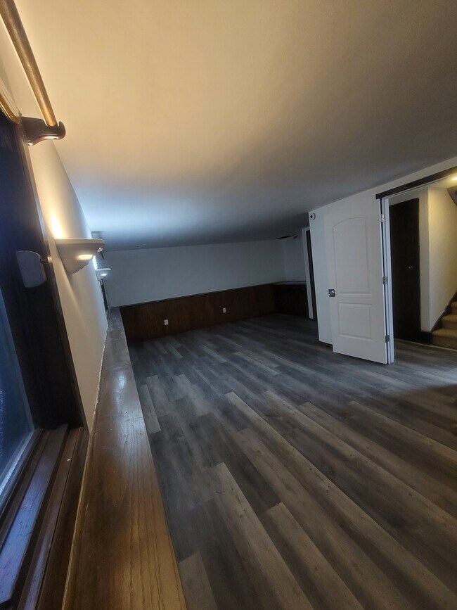 Downstair master bedroom - 1213 E Airport Rd