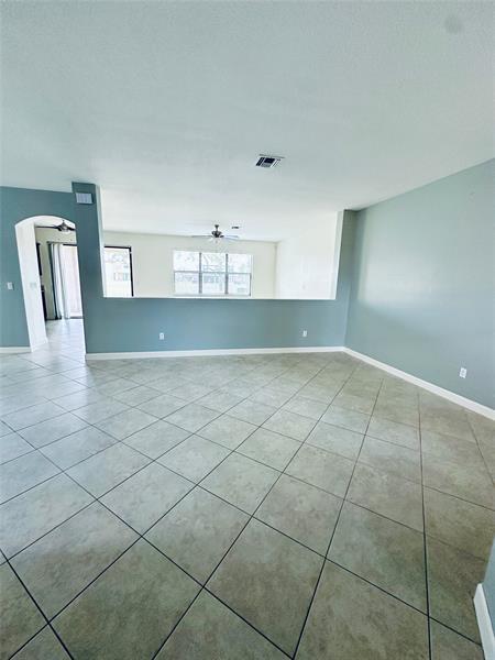 Building Photo - 8836 Sandy Crk Wy