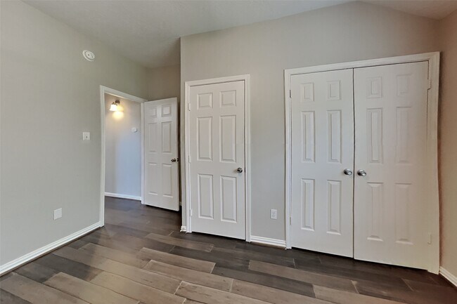 Building Photo - 1703 Calmar Dr