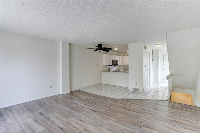 Building Photo - 2033 Gyros Cir
