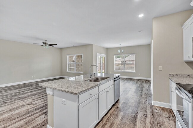 Building Photo - 113 Fourstar Ln