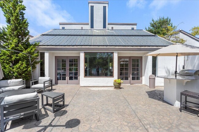 Building Photo - 2101 Shore Line Dr