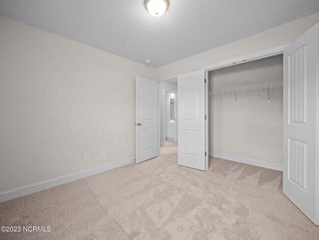 Building Photo - 227 Verrazzano Ln
