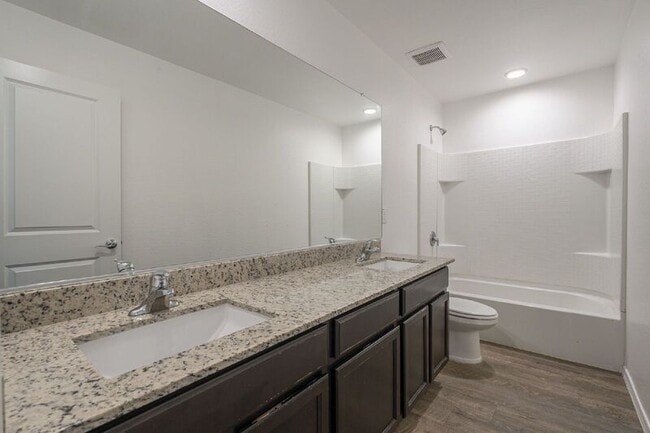 Building Photo - 1536 E Demain Dr