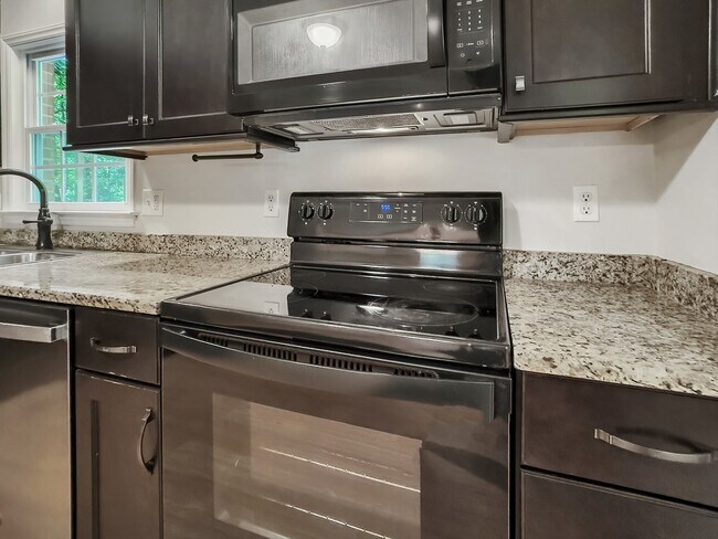 Building Photo - 312 Trappers Run Dr