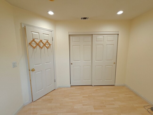Building Photo - 3 Bedroom for Rent in River Oaks! $4,975