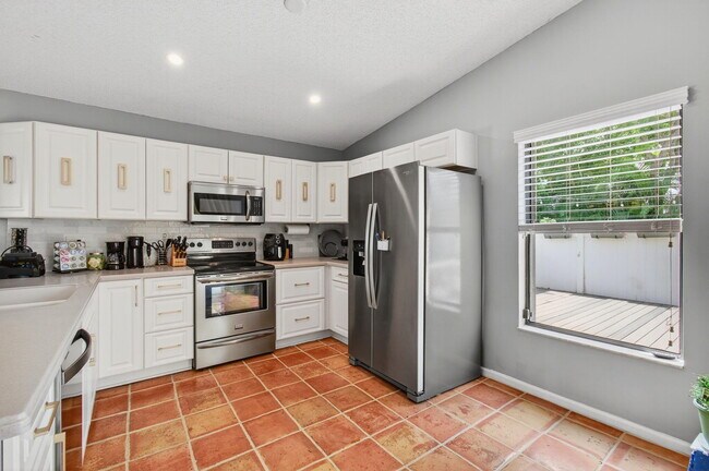 Building Photo - 10332 Islander Dr