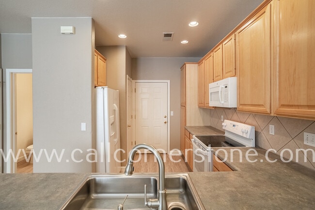 Building Photo - 973 Mountain Crest Vw