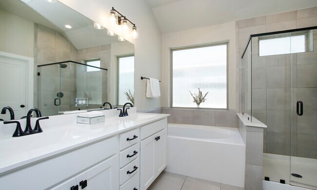 Building Photo - 320 Rise Ln