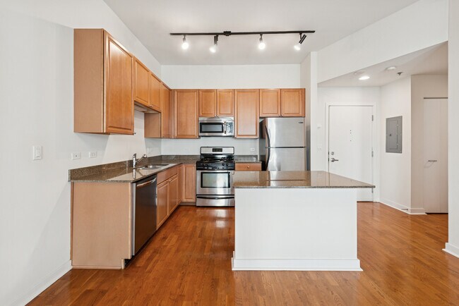 Building Photo - 901 W Madison St