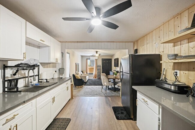 Building Photo - 3705 Bremond St