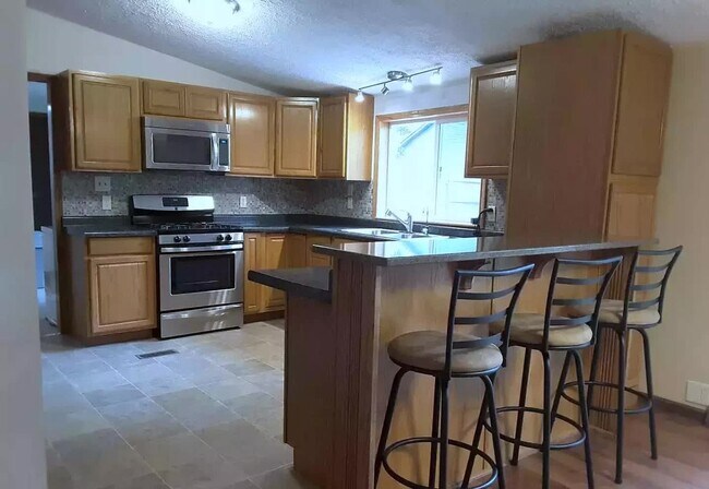 Building Photo - 3 Br Home Available in Nice Neighborhood J...