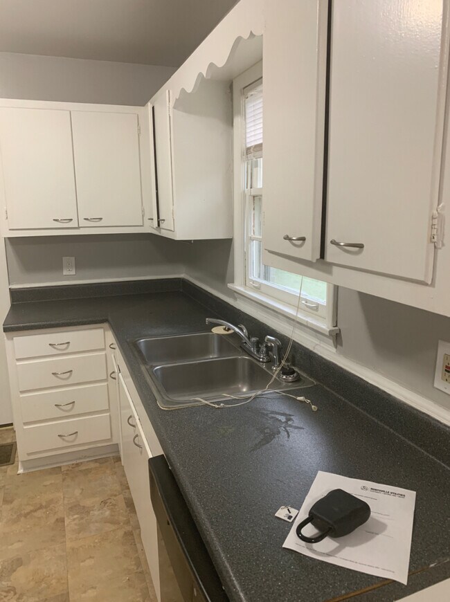 Building Photo - 1618 Hampton Rd NW