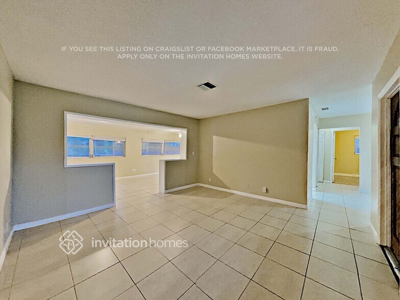 Building Photo - 9350 NW 35th Manor