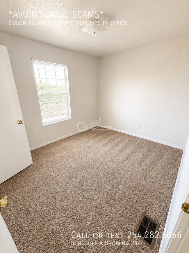 Building Photo - 3805 Woodrow Dr