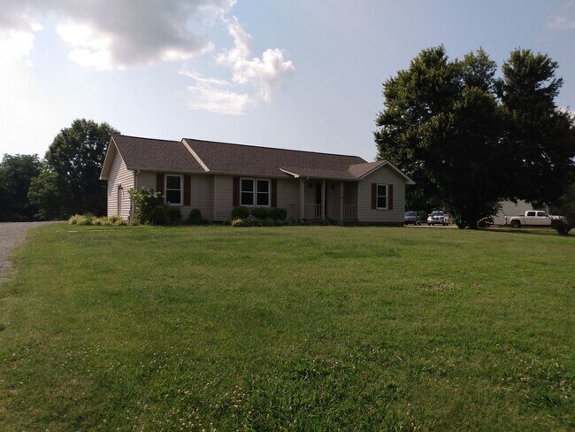 Building Photo - 2640 Holt Ln