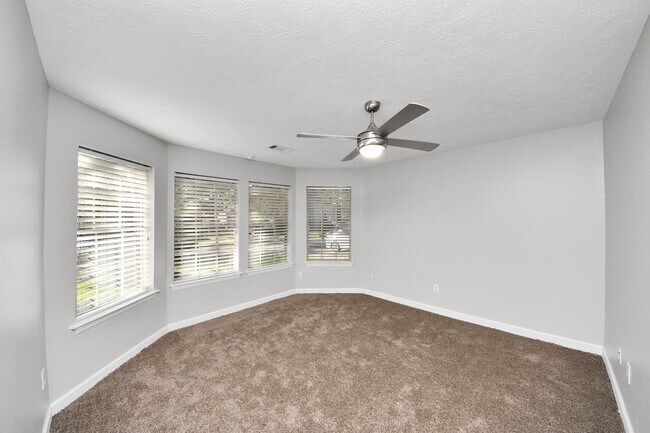 Building Photo - 13503 Sherman Oaks Dr